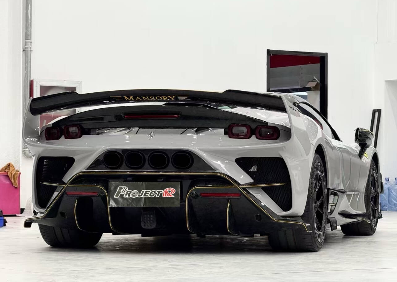 Ferrari SF90 M-Style Dry Carbon Full Body Kit (1)